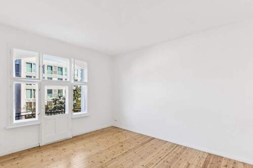 Schlafzimmer mit Balkon (Original) - 2 Zimmer Etagenwohnung zum Kaufen in Berlin