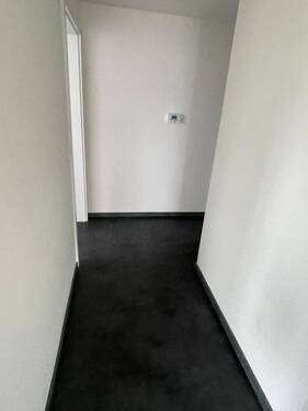Flur - Etagenwohnung mit 83,70 m&sup2; in Wilhelmshaven zur Miete