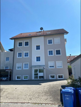 Hausansicht - RESERVIERT-Charmante 2-Zimmer-Wohnung mit Balkon, Badewanne und Stellplatz