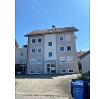 RESERVIERT-Charmante 2-Zimmer-Wohnung mit Balkon, Badewanne und Stellplatz - Frontenhausen