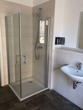 Referenzbild Duschbad - Etagenwohnung mit 60,80 m&sup2; in Dresden zur Miete