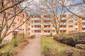 Hauszugang - Gepflegte 3-Zimmer-Wohnung mit Südbalkon in Buckow