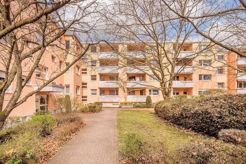 Hauszugang - Gepflegte 3-Zimmer-Wohnung mit Südbalkon in Buckow