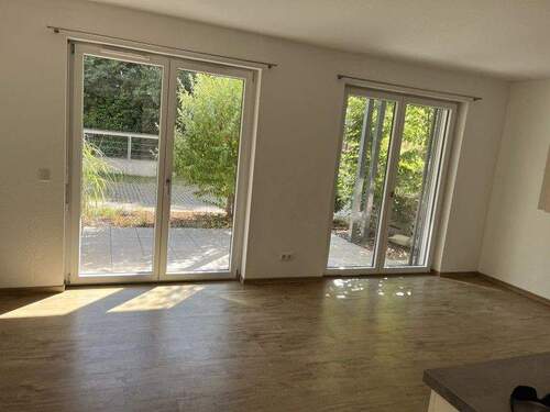 Wohnen/Terrasse - HELLE 2-ZIMMERWOHNUNG - TERRASSE GARTENANTEIL - NEUBAU 2018 NIBELUNGENPLATZ