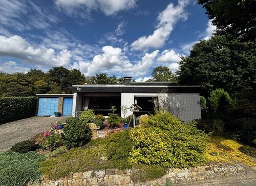 Frontansicht mit Garagen - 4 Zimmer Einfamilienhaus in Ibbenbüren