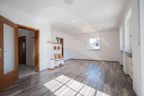 Wohnzimmer - 6 Zimmer Mehrfamilienhaus, Wohnhaus zum Kaufen in Ruderting