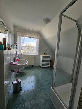 Das Bad im Obergeschoss.jpg - 