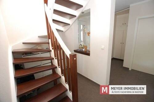 Treppe zum Dachgeschoss - 