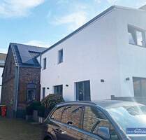 Einziehen & genießen: Stilvoll sanierte Doppelhaushälfte mit Anbau - ohne Provision! - Krefeld / Bockum
