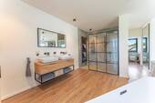 Badezimmer im Elternbereich - 