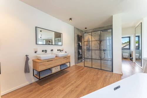 Badezimmer im Elternbereich - 