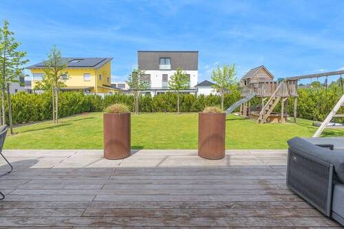 Blick von der Terrasse in den Garten - 