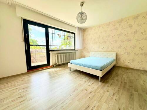 Schlafzimmer mit Balkon - 