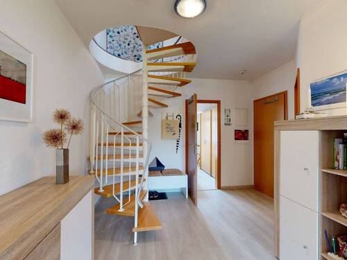 Eingangsbereich mit Wendeltreppe - 