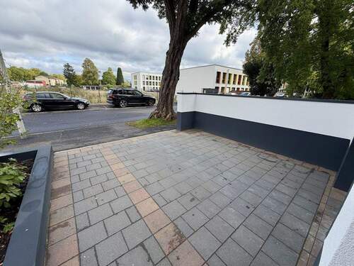 Einfahrt mit Stellplatz - Einfamilienhaus mit 156,00 m² in Bonn zum Kaufen