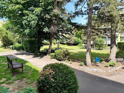 vor dem Haus - 2 Zimmer Etagenwohnung zum Kaufen in Nürnberg