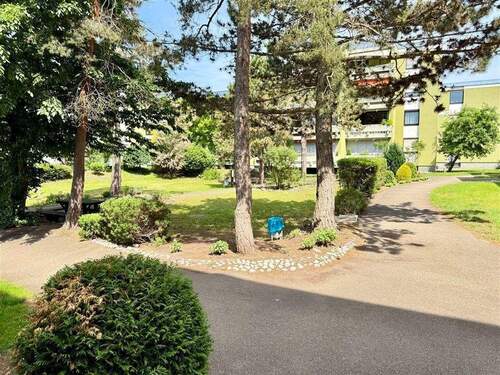 vor dem Haus - 2 Zimmer Etagenwohnung in Nürnberg