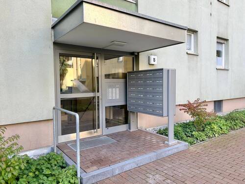 Hauseingang - 4 Zimmer Etagenwohnung in Nürnberg