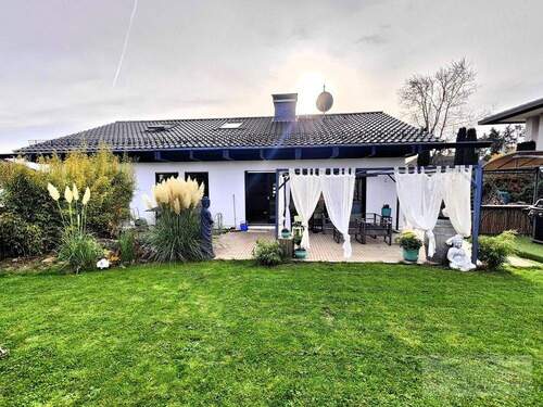 Wohlfühlhaus mit großem Grundstück - ''Wohlfühlhaus mit großem Grundstück in TaunussteinNiederlibbach''