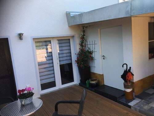 Hinterhaus Terrasse - 9 Zimmer Mehrfamilienhaus, Wohnhaus in Sankt Ingbert