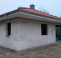 Bungalow am Stadtrand von Falkensee Richtung Berlin Staaken, massiv im Rohbau