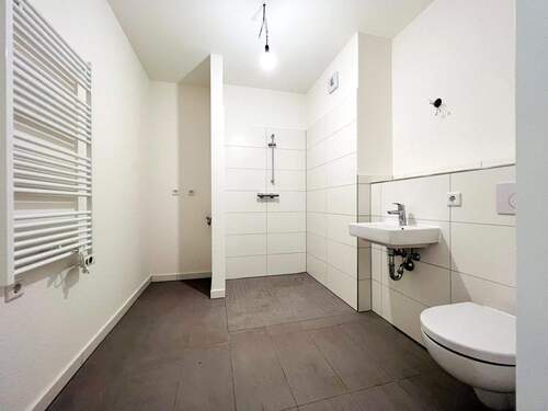 Bad - 4 Zimmer Terrassenwohnung zur Miete in Hannover