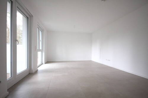 Beispiel Wohn- Esszimmer - Schöne 2-Zimmer-Erdgeschosswohnung mit TG-Stellplatz, Balkon und Fahrstuhl in Wald- und Seenähe!