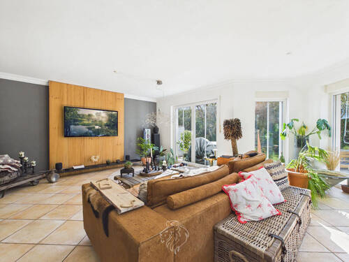 Wohnzimmer Perspektivenwechsel - 8 Zimmer Einfamilienhaus in Kist