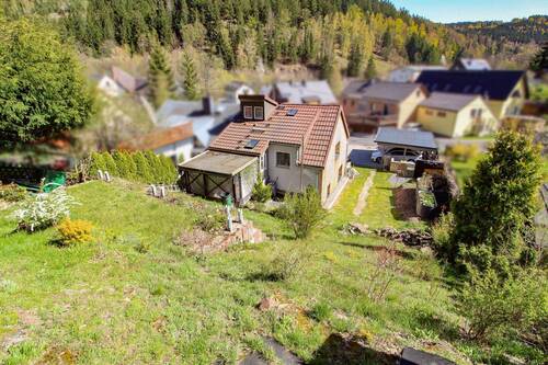 Grundstück mit Haus - 