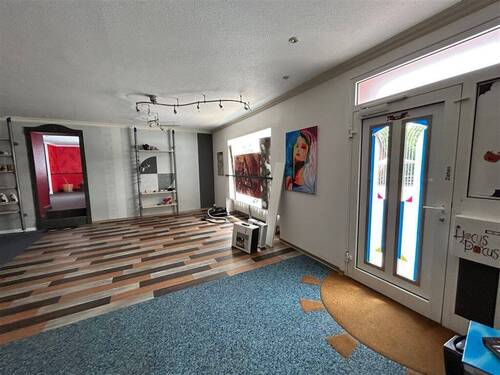 EG Ladenfläche - 7 Zimmer Mehrfamilienhaus, Wohnhaus zum Kaufen in Illingen