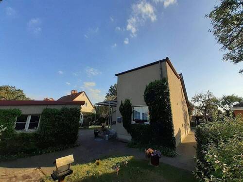 Nebengebäude und Haus.jpg - 