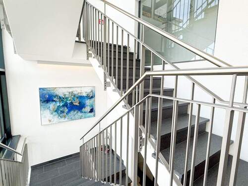 Lichtdurchflutetes Treppenhaus - 