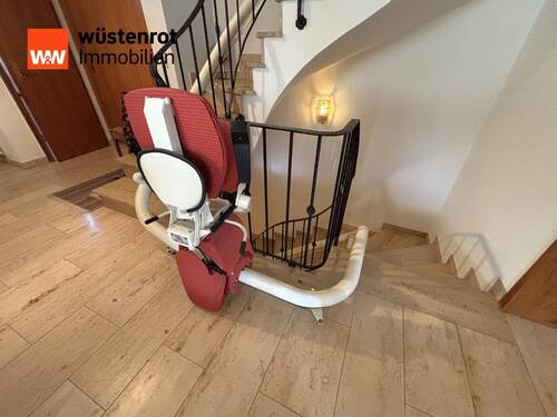 Treppenlift bereits vorhanden - 