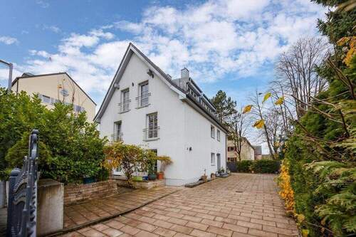 Vorderansicht - Kernsaniertes Mehrfamilienhaus mit Gewerbeeinheit