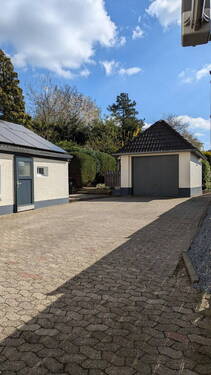 Innenhof mit Stellplätzen 2 - 