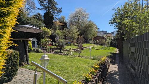 Garten 1 - Stilvolles Familienhaus mit großem Garten, Homeoffice & Einliegerwohnung