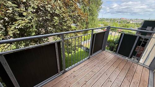  2. OG ! Bad mit Fenster Laminat Stellplatz !