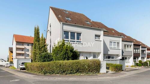 Außenansicht 2 - Attraktives Reihenhaus mit neuer EBK und Gartenhaus in Gochsheim