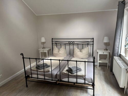 Schlafzimmer 1 (OG)mit Balkon - 
