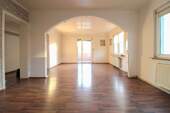 Wohnzimmer 1.OG - 5 Zimmer Etagenwohnung zum Kaufen in Duisburg