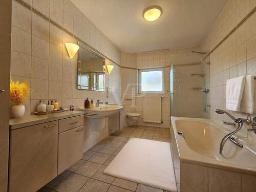 Tageslichtbad (Hochparterre) - 