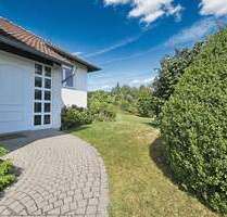 Solides Familiendomizil mit Garage auf großem Grundstück in idyllischer Feld- und Waldrandlage - Usingen