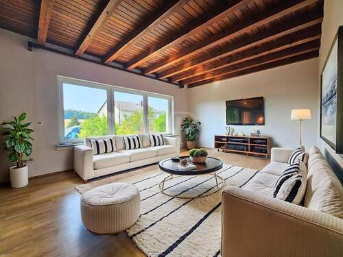 Großer Wohnbereich - Einfamilienhaus mit 158,00 m² in Usingen zum Kaufen