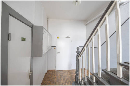 Hauseingangsflur - 9 Zimmer Mehrfamilienhaus, Wohnhaus in Elmshorn