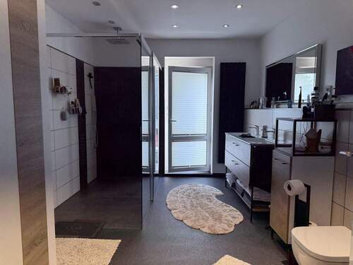 1.OG links Badezimmer Bild 1 - 