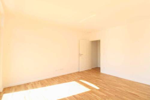 Wohnzimmer - Provisionsfrei! Frisch sanierte und sofort bezugsfreie 2-Zimmer-Wohnung in Hannover-Döhren