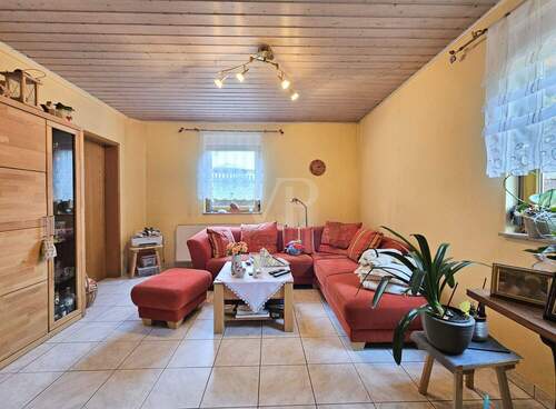 Wohnlich ausgebauter Raum im UG - 