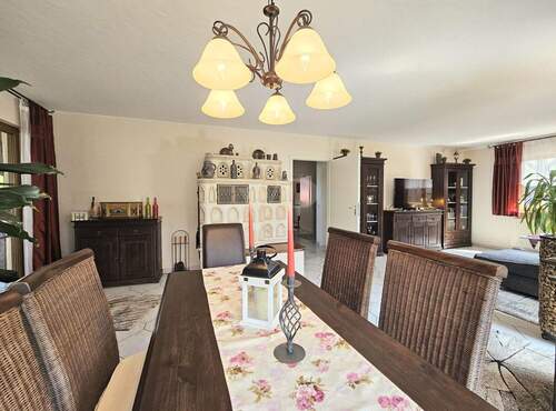 Für gesellige Stunden - 7 Zimmer Einfamilienhaus in Weilrod / Niederlauken