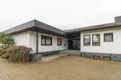 Eingangsbereich - Wohlfühloase: Zuhause in schöner, ruhiger Lage in Monschau - 2 Bungalows und Einliegerwohnung