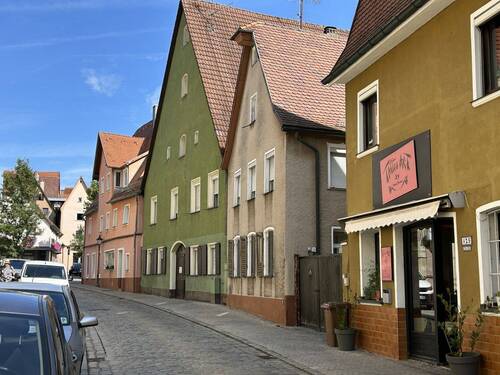 Straßenzug - 6 Zimmer Einfamilienhaus in Hersbruck
